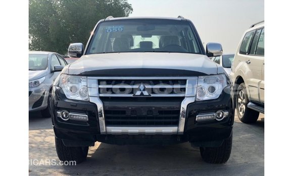 Acheter Import Voiture Mitsubishi Pajero Noir à Import - Dubai, Iles Acheter Import Voiture Mitsubishi Pajero Noir à Import - Dubai, Iles