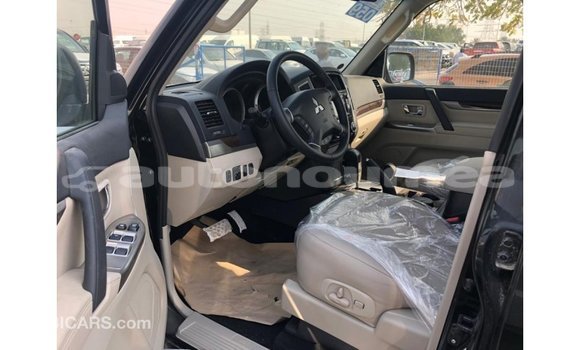 Acheter Import Voiture Mitsubishi Pajero Noir à Import - Dubai, Iles Acheter Import Voiture Mitsubishi Pajero Noir à Import - Dubai, Iles