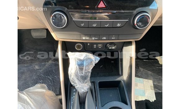 Acheter Import Voiture Hyundai Tucson Blanc à Import - Dubai, Iles Acheter Import Voiture Hyundai Tucson Blanc à Import - Dubai, Iles