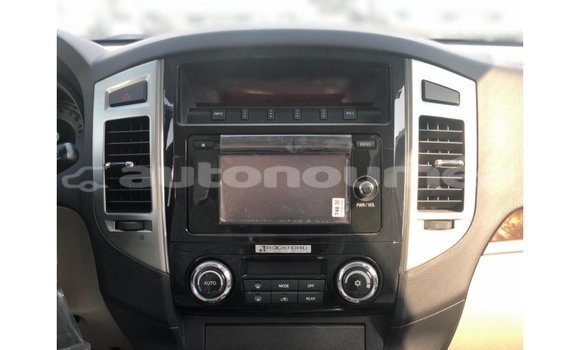 Acheter Import Voiture Mitsubishi Pajero Noir à Import - Dubai, Iles Acheter Import Voiture Mitsubishi Pajero Noir à Import - Dubai, Iles
