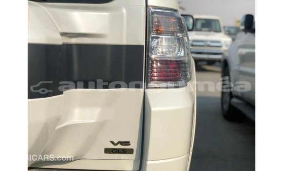 Acheter Import Voiture Mitsubishi Pajero Noir à Import - Dubai, Iles Acheter Import Voiture Mitsubishi Pajero Noir à Import - Dubai, Iles