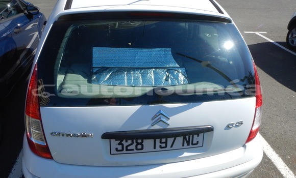 Buy Used Citroen C3 White Car in Noumea in Sud