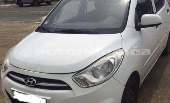 Buy Used Hyundai i10 White Car in Noumea in Sud