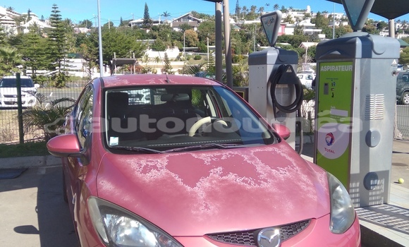 Buy Used Mazda Mazda 2 Red Car in Noumea in Sud
