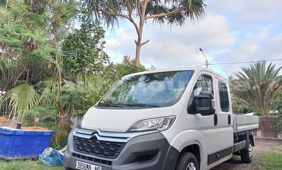 Medium with watermark citroen jumper sud noumea 4504