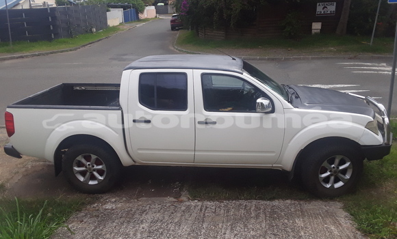 Medium with watermark nissan navara sud mont dore 4527