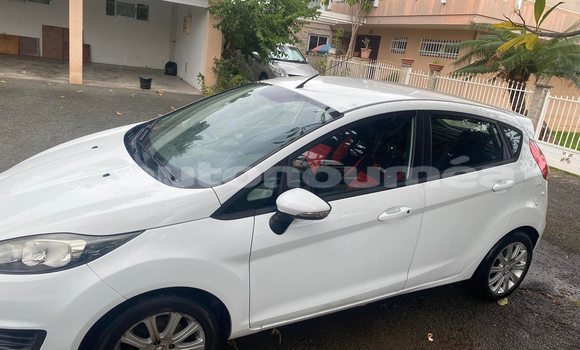 Acheter Occasion Voiture Ford Fiesta Blanc à Noumea, Sud Acheter Occasion Voiture Ford Fiesta Blanc à Noumea, Sud