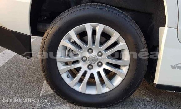 Acheter Import Voiture Toyota Sienna Blanc à Import - Dubai, Iles Acheter Import Voiture Toyota Sienna Blanc à Import - Dubai, Iles