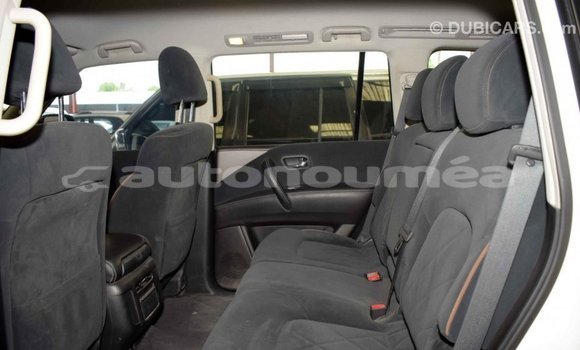 Buy Import Nissan Patrol White Car in Import - Dubai in Iles Buy Import Nissan Patrol White Car in Import - Dubai in Iles