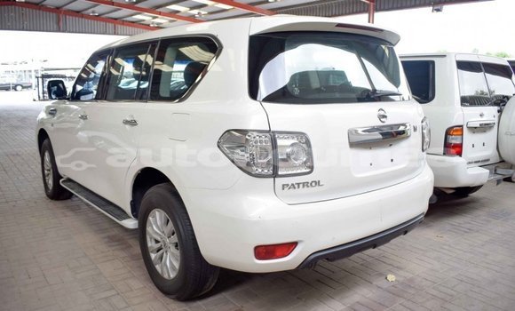 Buy Import Nissan Patrol White Car in Import - Dubai in Iles Buy Import Nissan Patrol White Car in Import - Dubai in Iles