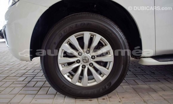 Buy Import Nissan Patrol White Car in Import - Dubai in Iles Buy Import Nissan Patrol White Car in Import - Dubai in Iles