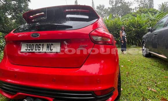 Acheter Occasion Voiture Ford Focus ST Rouge à Noumea, Sud Acheter Occasion Voiture Ford Focus ST Rouge à Noumea, Sud