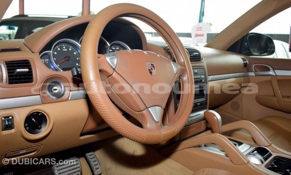 Buy Import Porsche Cayenne Green Car in Import - Dubai in Iles Buy Import Porsche Cayenne Green Car in Import - Dubai in Iles