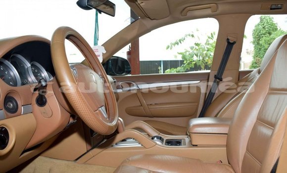Buy Import Porsche Cayenne Green Car in Import - Dubai in Iles Buy Import Porsche Cayenne Green Car in Import - Dubai in Iles