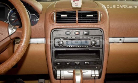 Buy Import Porsche Cayenne Green Car in Import - Dubai in Iles Buy Import Porsche Cayenne Green Car in Import - Dubai in Iles