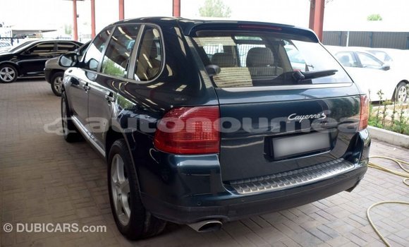 Buy Import Porsche Cayenne Green Car in Import - Dubai in Iles Buy Import Porsche Cayenne Green Car in Import - Dubai in Iles