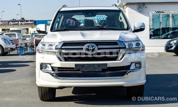Buy Import Toyota Land Cruiser White Car in Import - Dubai in Iles Buy Import Toyota Land Cruiser White Car in Import - Dubai in Iles