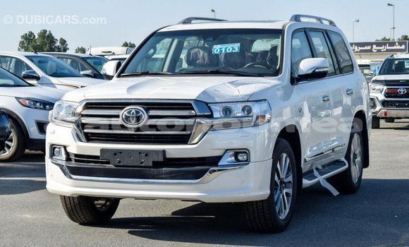 Buy Import Toyota Land Cruiser White Car in Import - Dubai in Iles Buy Import Toyota Land Cruiser White Car in Import - Dubai in Iles