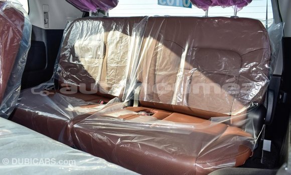 Buy Import Toyota Land Cruiser White Car in Import - Dubai in Iles Buy Import Toyota Land Cruiser White Car in Import - Dubai in Iles