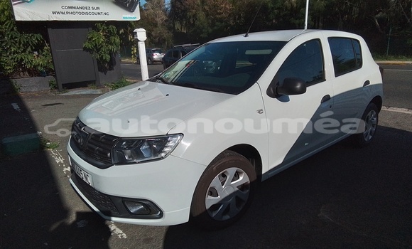 Medium with watermark dacia sandero sud noumea 4708