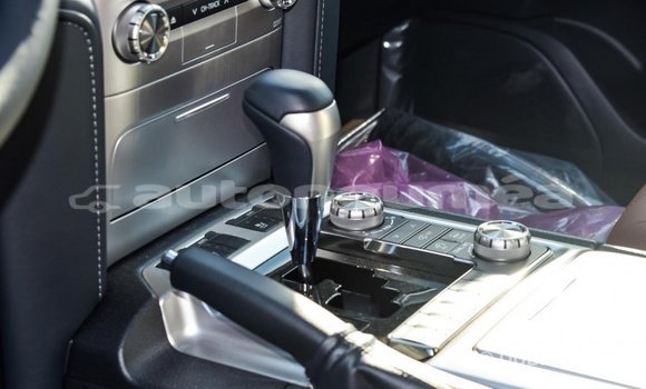 Buy Import Toyota Land Cruiser White Car in Import - Dubai in Iles Buy Import Toyota Land Cruiser White Car in Import - Dubai in Iles