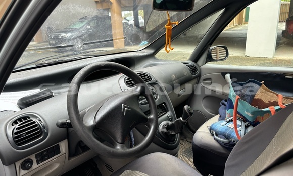 Acheter Occasion Voiture Citroen Xsara Picasso Gris à Noumea, Sud Acheter Occasion Voiture Citroen Xsara Picasso Gris à Noumea, Sud