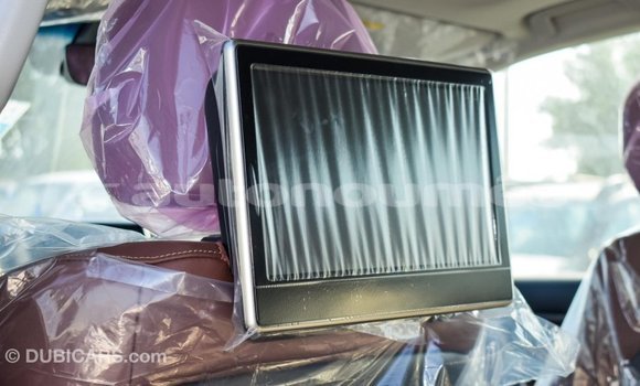 Buy Import Toyota Land Cruiser White Car in Import - Dubai in Iles Buy Import Toyota Land Cruiser White Car in Import - Dubai in Iles