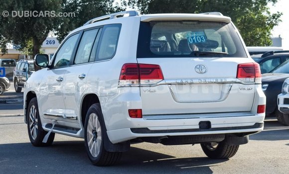 Buy Import Toyota Land Cruiser White Car in Import - Dubai in Iles Buy Import Toyota Land Cruiser White Car in Import - Dubai in Iles