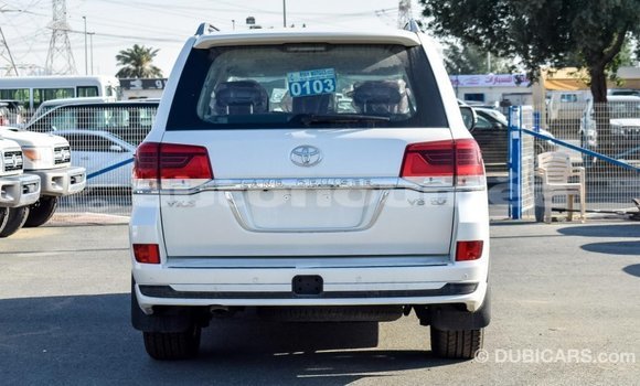 Buy Import Toyota Land Cruiser White Car in Import - Dubai in Iles Buy Import Toyota Land Cruiser White Car in Import - Dubai in Iles