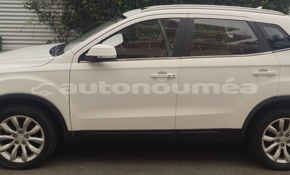 Buy Used FAW Besturn X80 White Car in Noumea in Sud