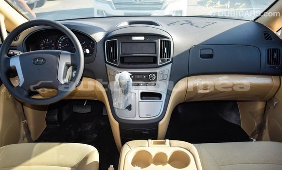 Buy Import Hyundai Accent White Car in Import - Dubai in Iles Buy Import Hyundai Accent White Car in Import - Dubai in Iles