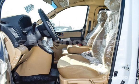 Buy Import Hyundai Accent White Car in Import - Dubai in Iles Buy Import Hyundai Accent White Car in Import - Dubai in Iles