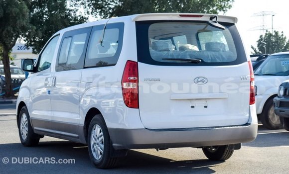 Buy Import Hyundai Accent White Car in Import - Dubai in Iles Buy Import Hyundai Accent White Car in Import - Dubai in Iles