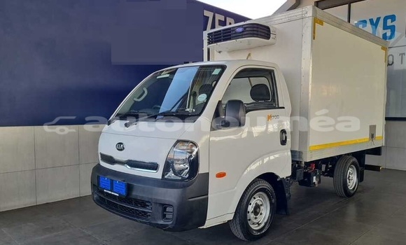 Buy Used Kia K7 White Car in Noumea in Sud Buy Used Kia K7 White Car in Noumea in Sud