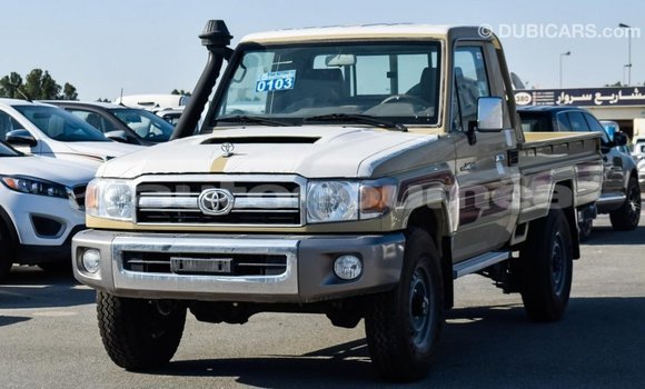 Buy Import Toyota Land Cruiser Beige Car in Import - Dubai in Iles Buy Import Toyota Land Cruiser Beige Car in Import - Dubai in Iles
