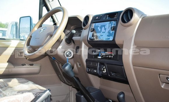 Buy Import Toyota Land Cruiser Beige Car in Import - Dubai in Iles Buy Import Toyota Land Cruiser Beige Car in Import - Dubai in Iles