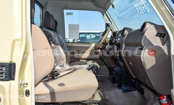 Buy Import Toyota Land Cruiser Beige Car in Import - Dubai in Iles Buy Import Toyota Land Cruiser Beige Car in Import - Dubai in Iles