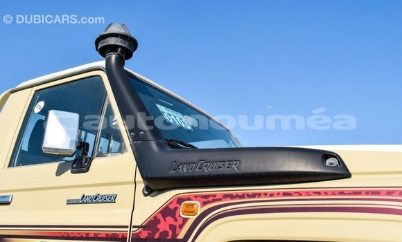 Buy Import Toyota Land Cruiser Beige Car in Import - Dubai in Iles Buy Import Toyota Land Cruiser Beige Car in Import - Dubai in Iles