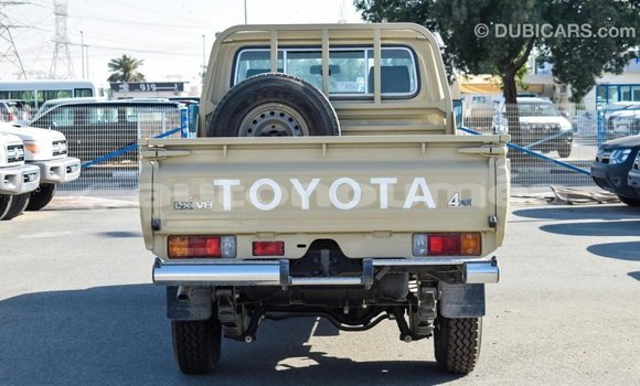 Buy Import Toyota Land Cruiser Beige Car in Import - Dubai in Iles Buy Import Toyota Land Cruiser Beige Car in Import - Dubai in Iles