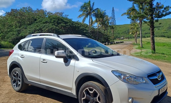 Buy Used Subaru XV White Car in Noumea in Sud