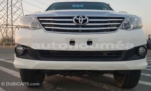 Acheter Import Voiture Toyota Fortuner Blanc à Import - Dubai, Iles Acheter Import Voiture Toyota Fortuner Blanc à Import - Dubai, Iles