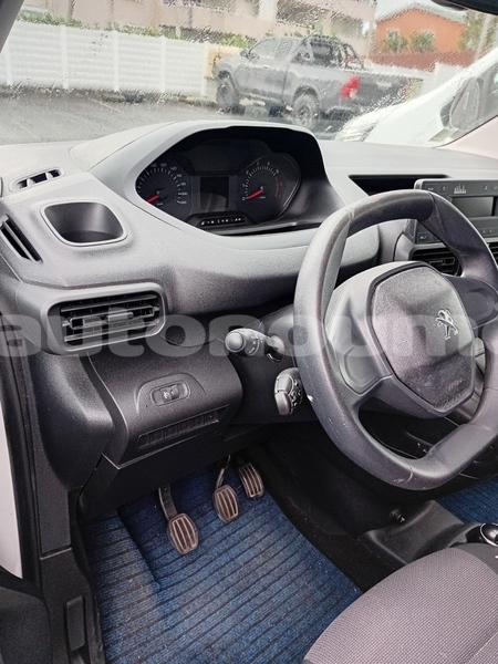 Big with watermark peugeot partner sud noumea 4916