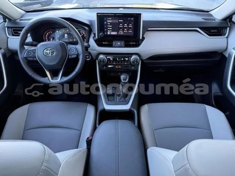 Big with watermark toyota rav4 iles fayaoue 4917