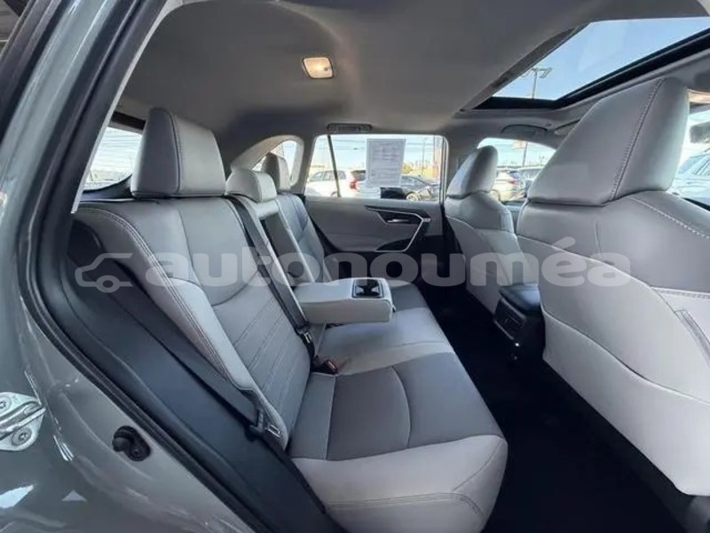 Big with watermark toyota rav4 iles fayaoue 4917