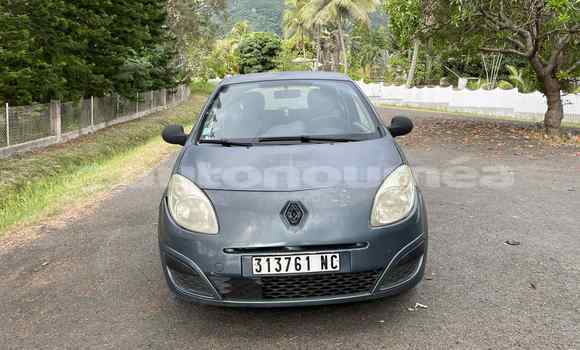 Buy Used Renault Twingo Blue Car in Noumea in Sud