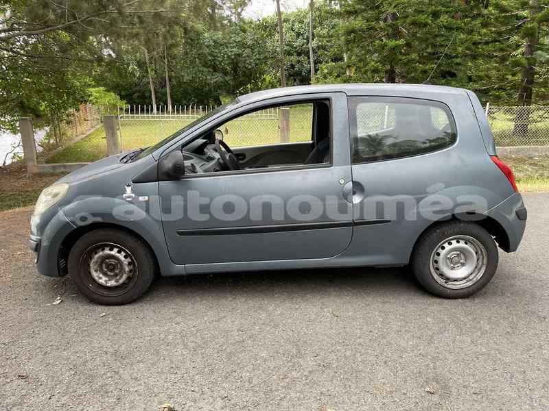 Big with watermark renault twingo sud noumea 4922