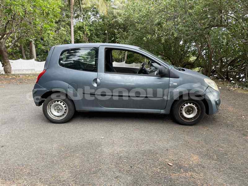 Big with watermark renault twingo sud noumea 4922