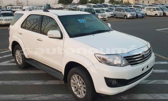 Acheter Import Voiture Toyota Fortuner Blanc à Import - Dubai, Iles Acheter Import Voiture Toyota Fortuner Blanc à Import - Dubai, Iles