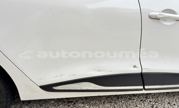 Buy Used Renault Clio White Car in Noumea in Sud Buy Used Renault Clio White Car in Noumea in Sud