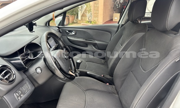 Buy Used Renault Clio White Car in Noumea in Sud Buy Used Renault Clio White Car in Noumea in Sud